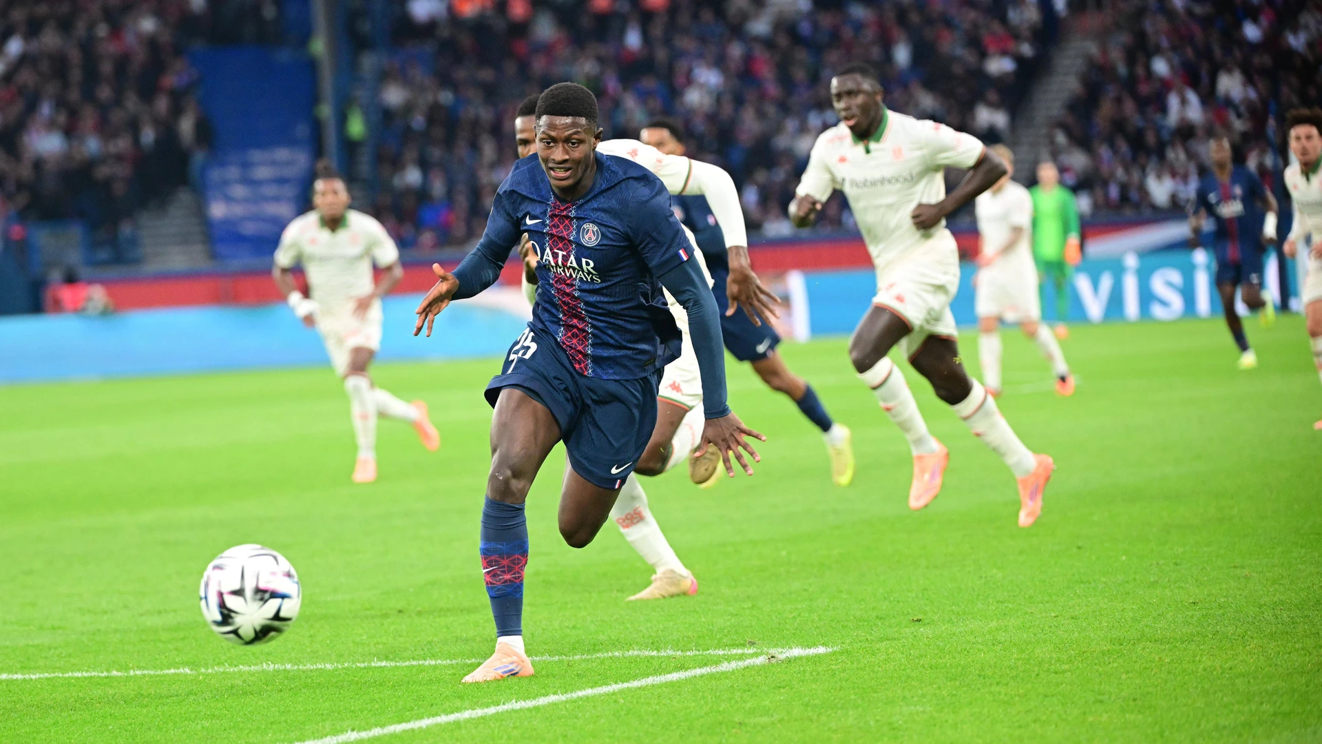 mendes nuno FOOT L1 2025 PSG NICE 1 0 PARC DES PRINCES PARIS FRANCE 01 11 2025 AUTISSIER JEAN BAPTISTE PARIS PARC DES PRINCES