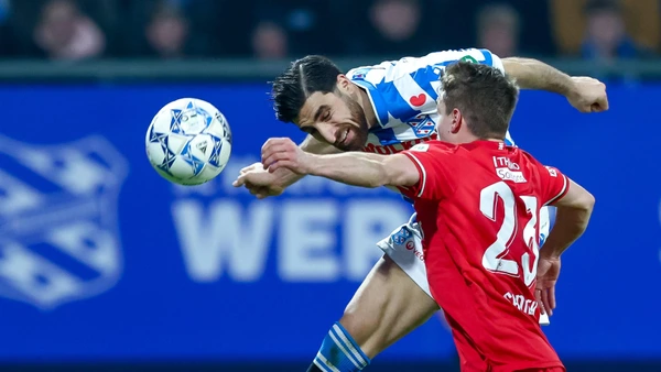 Alireza Jahanbakhsh of sc Heerenveen heads the ball during the Dutch Eredivisie match between sc Heerenveen and FC Twente at Abe Lenstra Stadion on February 9, 2025