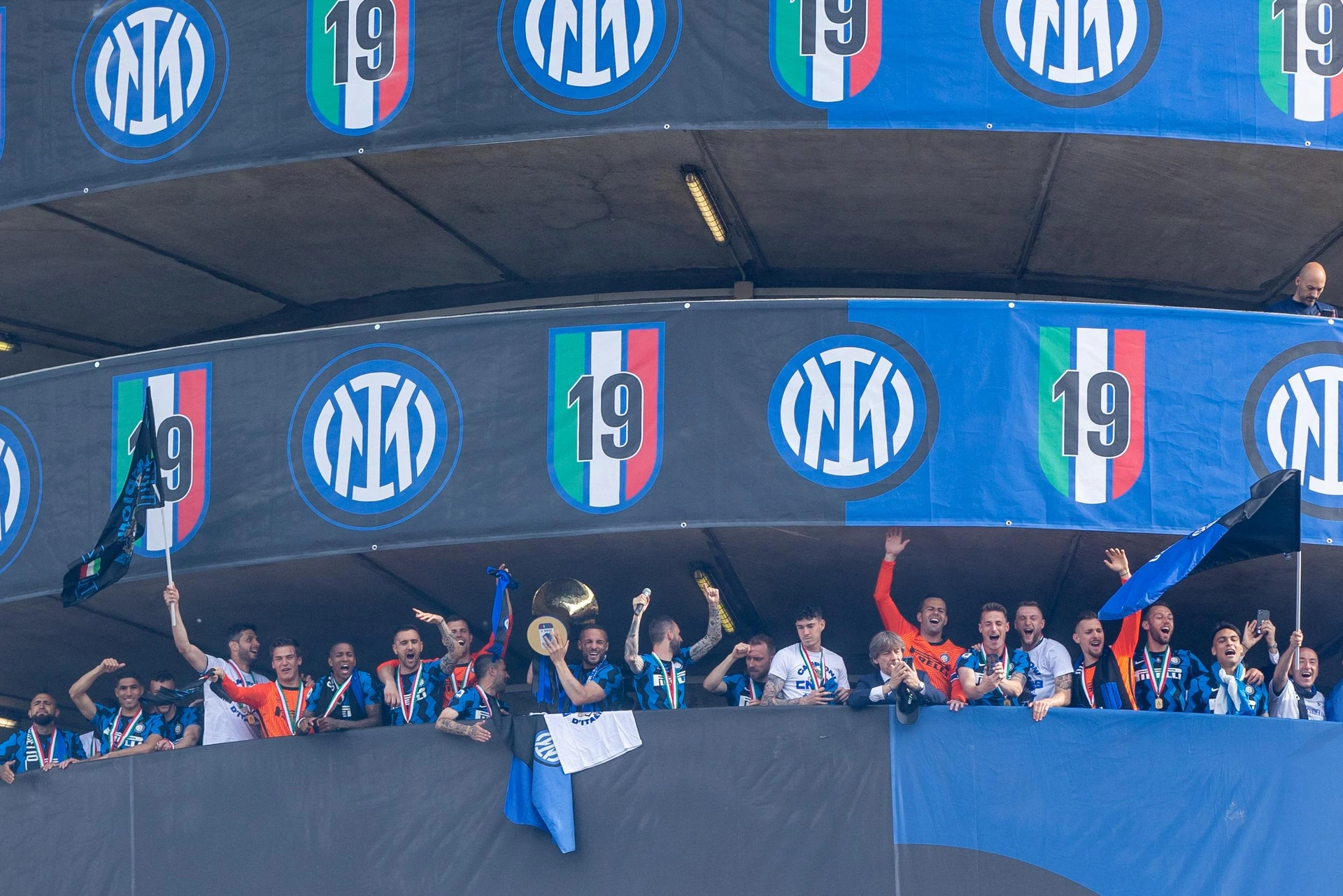 Beffa Napoli, in Champions vanno Milan e Juve