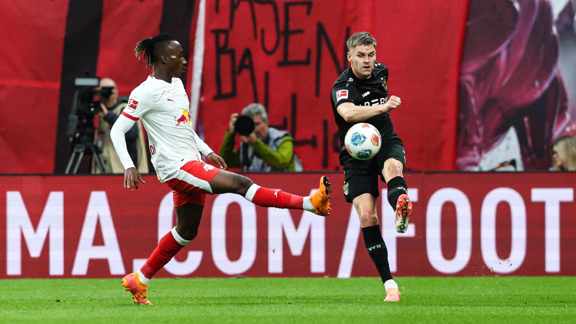 Ramon Hendriks VfB Stuttgart,3 vs Yan Diomande RB Leipzig,49 1 Soccer Bundesliga Season 2025 2026 Point Match RB Leipzig vs VfB Stuttgart at the Red Bull Arena in Leipzig Action,Soccer,Germany,Man,Men,01 11 2025