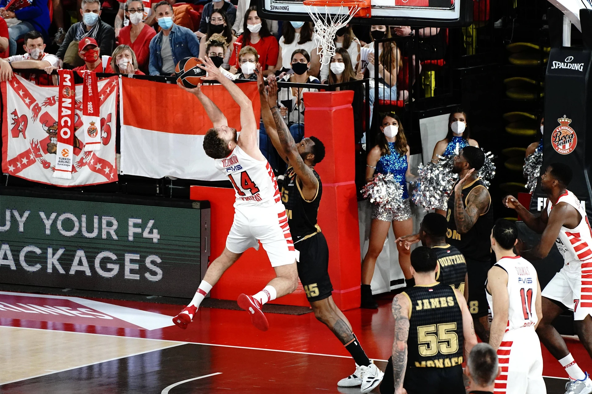 Sasha Vezenkov (Olympiakos Piraeus) - Donta Hall (AS Monaco) BASKETBALL : Monaco vs Olympiakos - Euroleague - Playoff - Match 4 - Monaco - 29 04 2022 NorbertScanella Panoramic PUBLICATIONxNOTxINxFRAxITAxBEL
