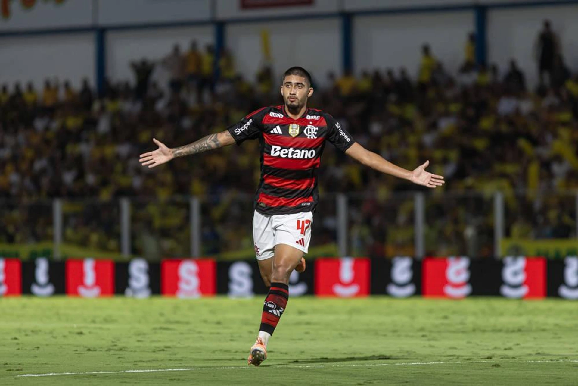 Guilherme of Flamengo celebrates after scoring a goal MIRASSOL, SP DECEMBER 06, 2025: Guilherme of Flamengo celebrates after scoring a goal during the match between Mirassol and Flamengo, valid for the 2025 Brazilian Championship Sà rie A, held at the Josà Maria de Campos Maia Stadium on December 06, 2025, in Mirassol, Sao Paulo, Brazil. Mirassol Josà Maria de Campos Maia Stadium SP Brasil