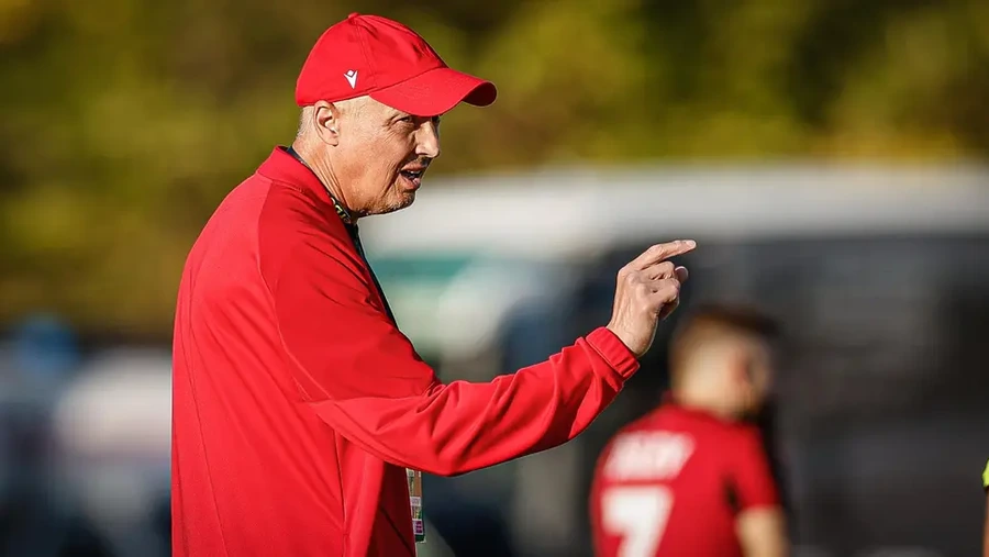 Новата „Армия“ се изправи на крака за Любо Пенев и скандира името на легендата