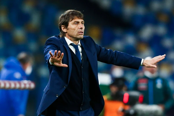 Conte alla guida della squadra partenopea: finalmente l'annuncio ufficiale