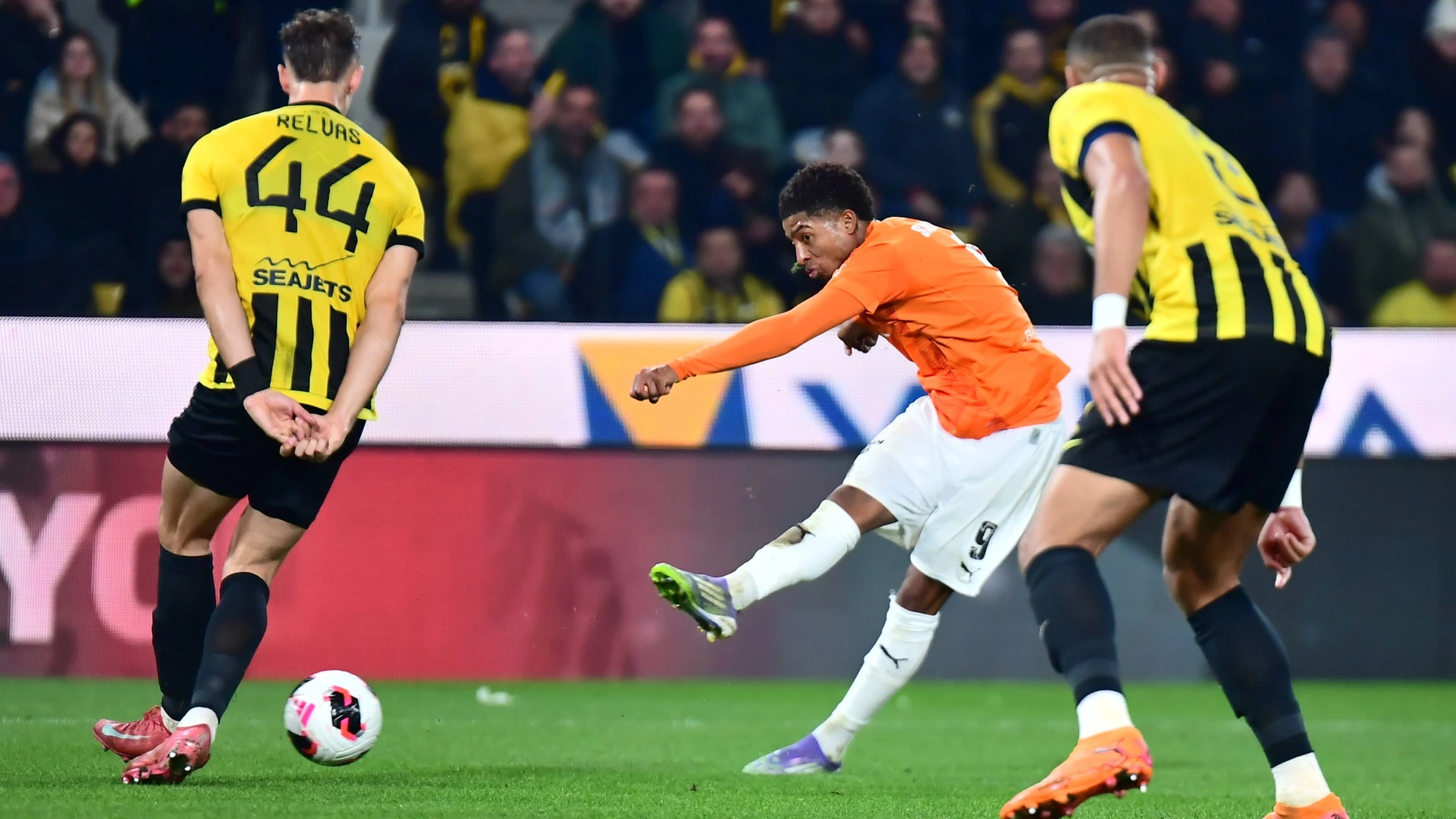 EDDIE SALCEDO of OFI scores the winning goal during the Greek Cup soccer match between AEK Athens and OFI held at OPAP Arena in Athens, Greece, 14 January 2026.