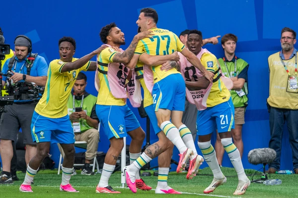 June 29, 2026: Brazil forward Gabriel Martinelli (22) celebrates his goal with teammates during a FIFA World Cup, WM, Weltmeisterschaft, Fussball Round of 32 match between Brazil and Japan in Houst...