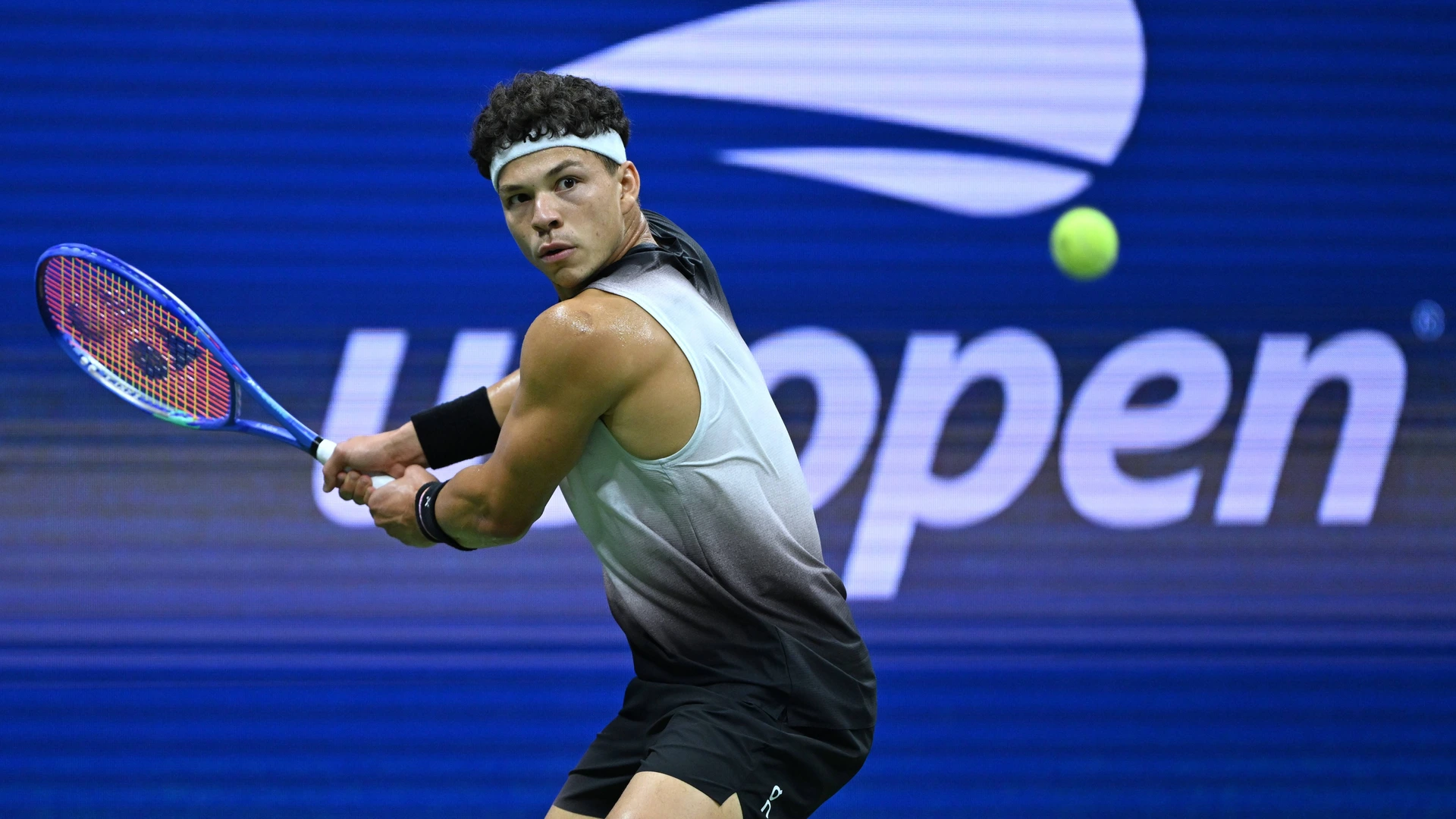 Ben Shelton hits a return during the men s quarterfinal match between Ben Shelton of the United States and Carlos Alcaraz of Spain at the 2026 US Open tennis championships in New York, the United States, Sept. 8, 2026.
