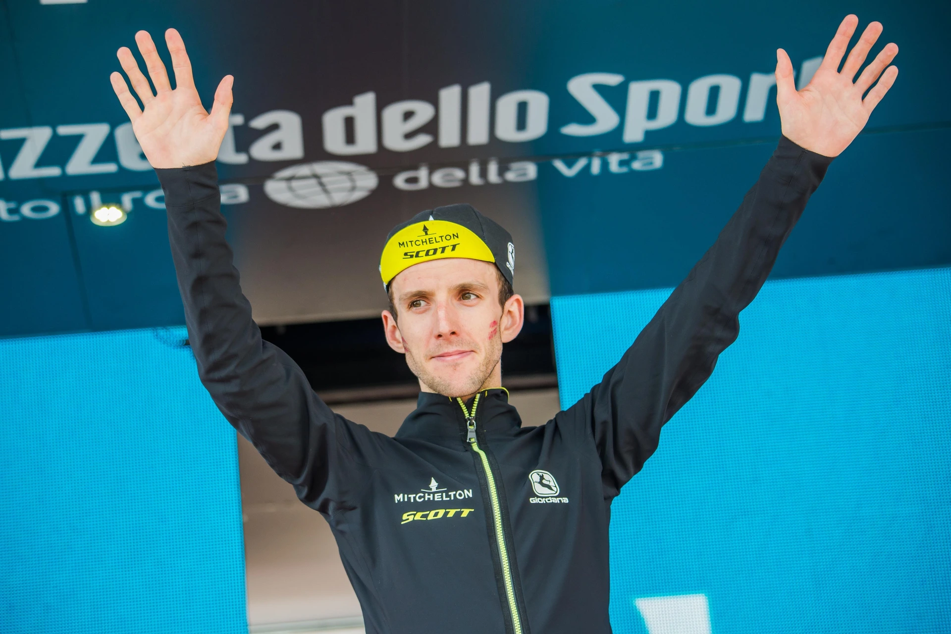 Bernal, prima crisi ma difende la maglia rosa. Oggi tappa per velocisti da Rovereto