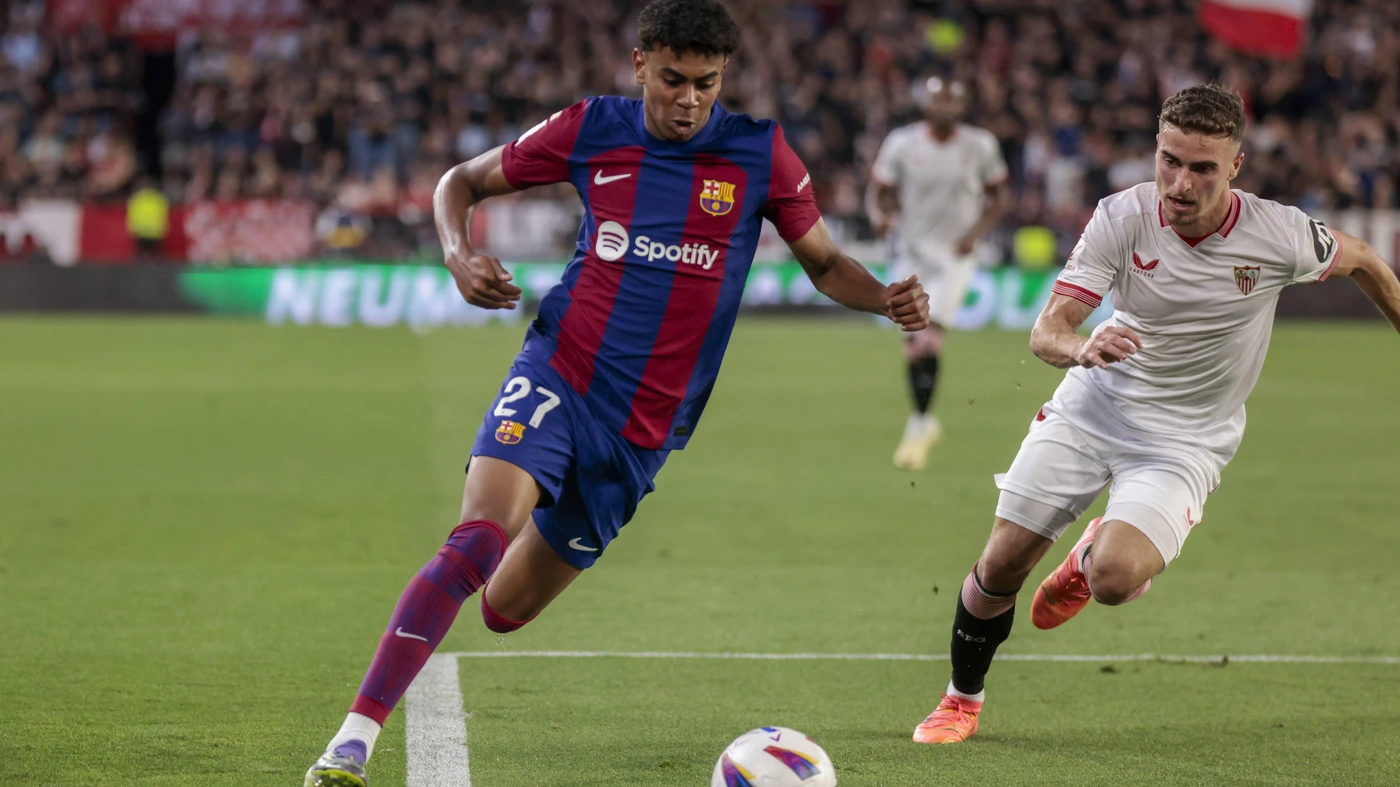 Sevilla FC v FC Barcelona, Barca - LaLiga EA Sports Lamine Yamal of FC Barcelona is making a center to the area during the La Liga EA Sports match between Sevilla FC and FC Barcelona at Ramon Sanchez Pizjuan in Seville, Spain, on May 26, 2024.