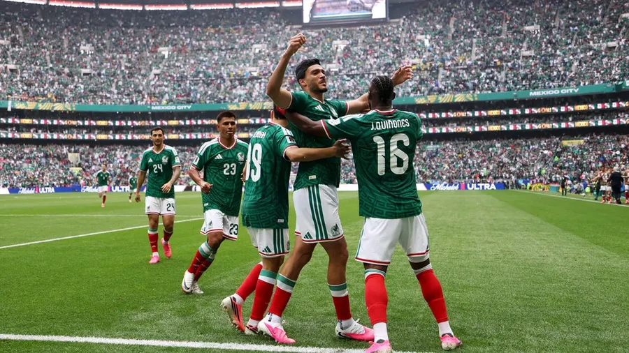 "Azteca" witnessed a brilliant Mexico start, red cards turned the match into history