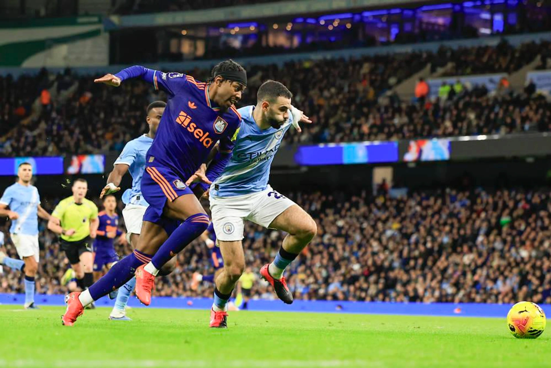 Manchester City v Newcastle United, Premier League Anthony Elanga (20) of Newcastle United and Rayan Ait-Nouri (21) of Manchester City challenge for the ball during the Premier League match between Manchester City and Newcastle United at the Etihad Stadium, Manchester, UK on 21 February 2026. Manchester Etihad Stadium Manchester UK Editorial use only DataCo restrictions apply See www.football-dataco.com , Copyright: xConorxMolloyx PSI-23787-0153