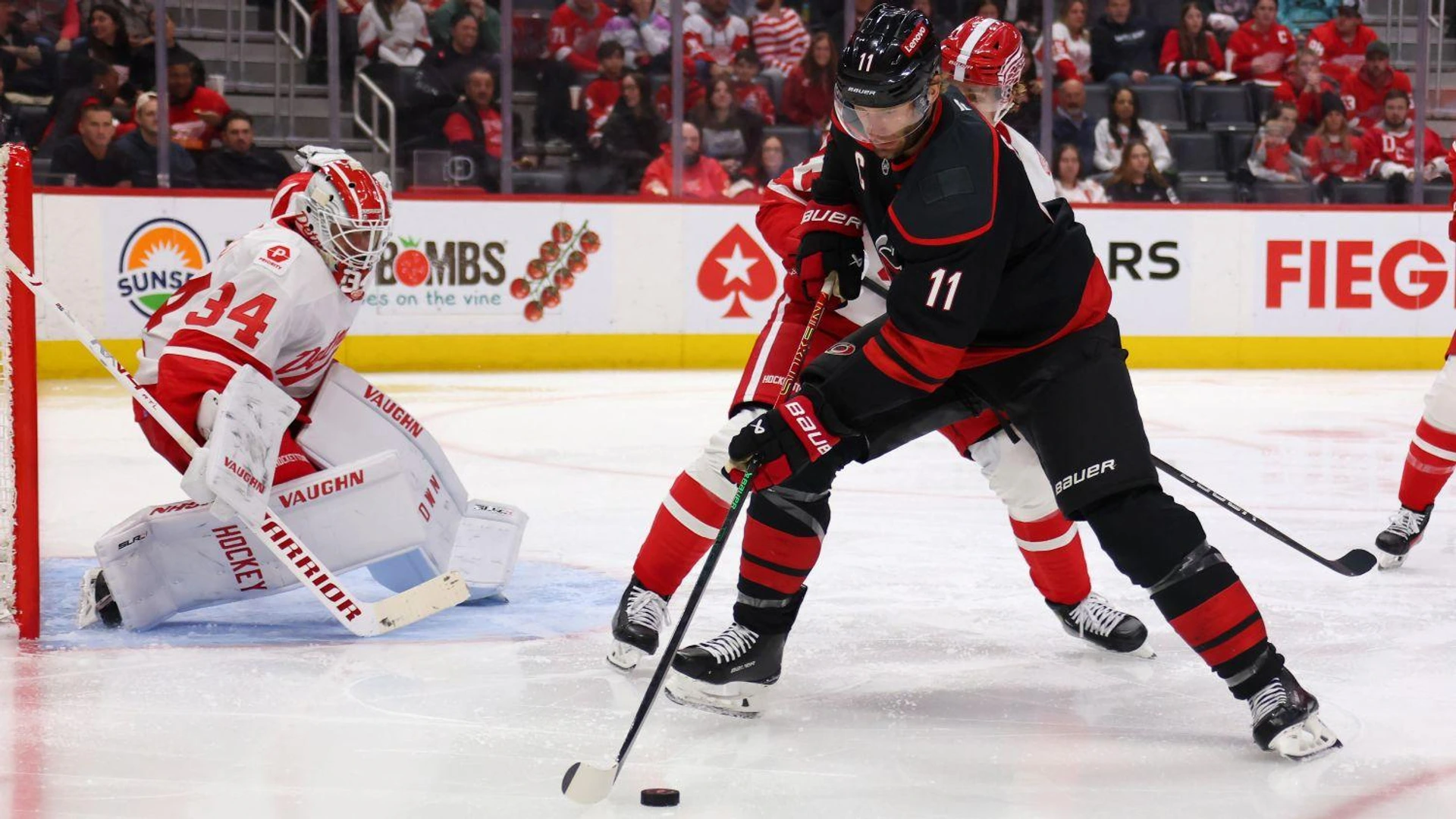 🏒 NHL: Каролина ще спечели дербито на Изток срещу Детройт