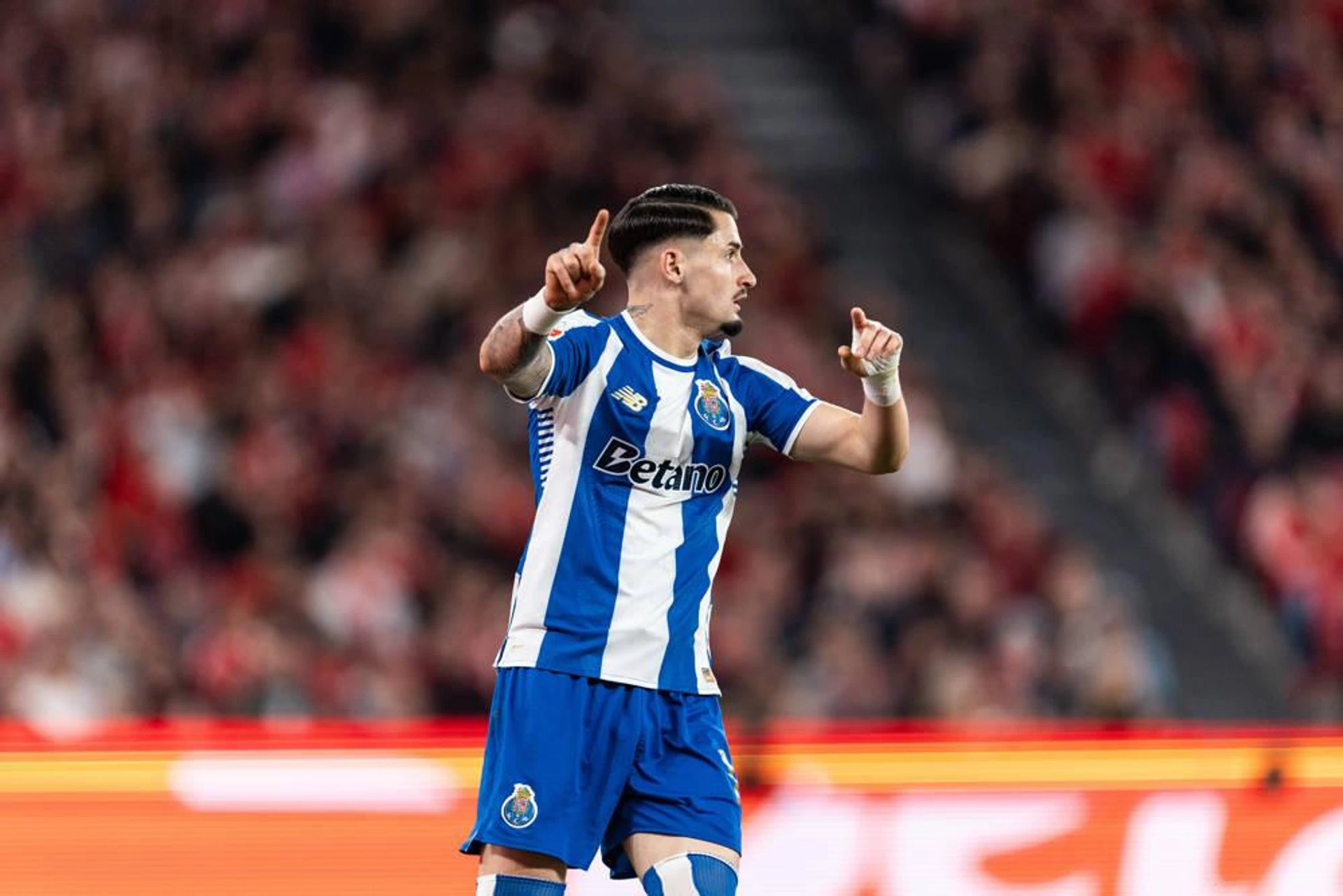 SL Benfica v FC Porto - Liga Portugal Betclic 2025 26 LISBOA, PORTUGAL - MARCH 8: Borja Sainz of FC Porto makes gesture during the Liga Portugal Betclic 2025 26 match between SL Benfica and FC Porto at Estadio da Luz on February 8, 2026 in Lisboa, Portugal.(Photo by Davide Puglisi RSM Press via Photo Players Images Magara press) Lisboa Estadio da Luz Portugal Copyright: xDavidexPuglisix