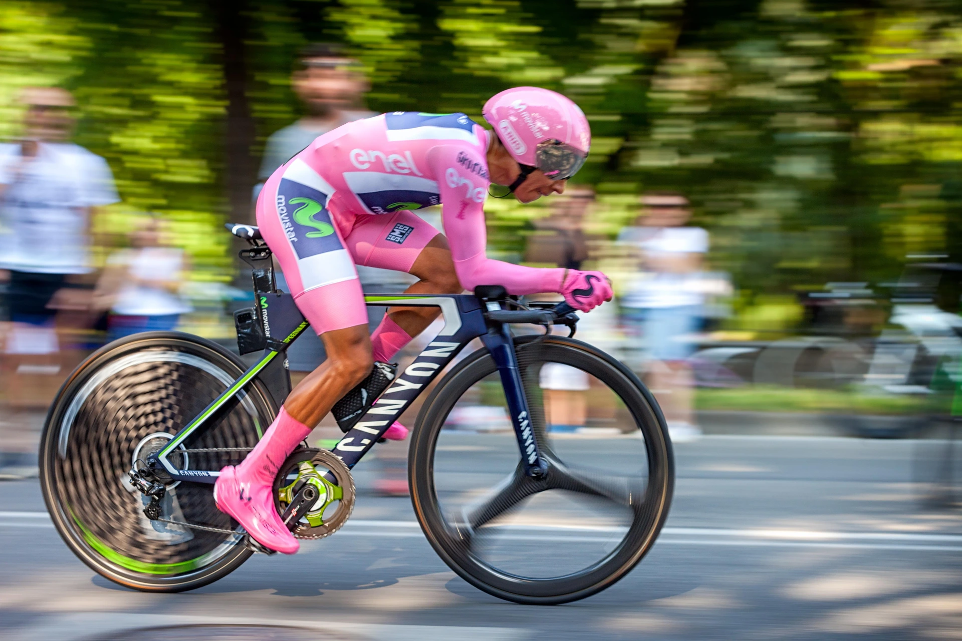 Fuga per la maglia rosa Bernal. Oggi tappa appenninica con partenza da Siena
