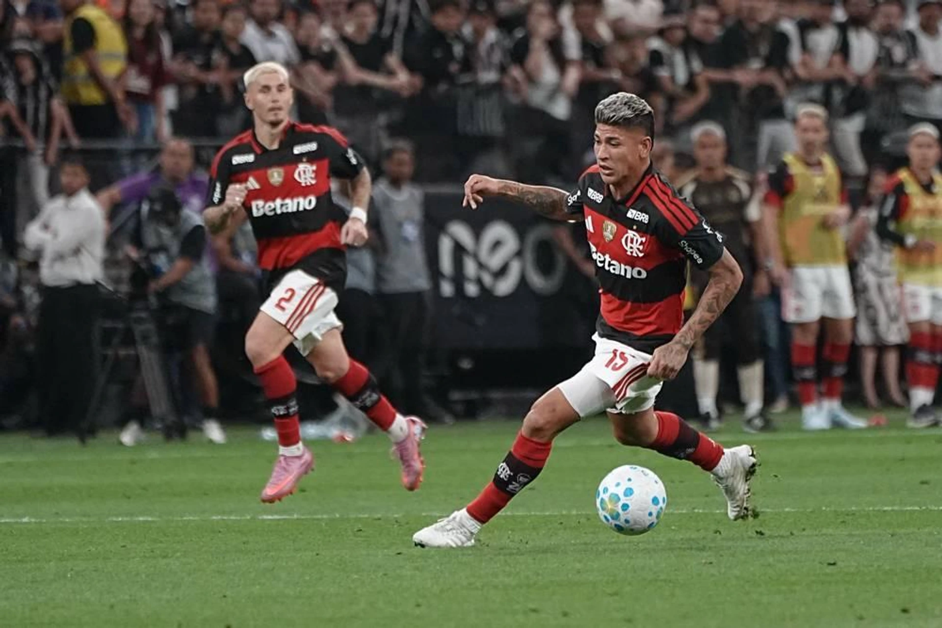March 22, 2026, Sao Paulo, Sao Paulo, Brazil: CARRASCAL (right) of Flamengo, in action during the match between Corinthians and Flamengo valid for the eighth round of the 2026 Brazilian Football Championship at Neo Quimica Arena, in Sao Paulo, Brazil, on Mar 22, 2026. Sao Paulo Brazil - ZUMAl146 20260322_aaf_l146_037 Copyright: xPauloxLopesx