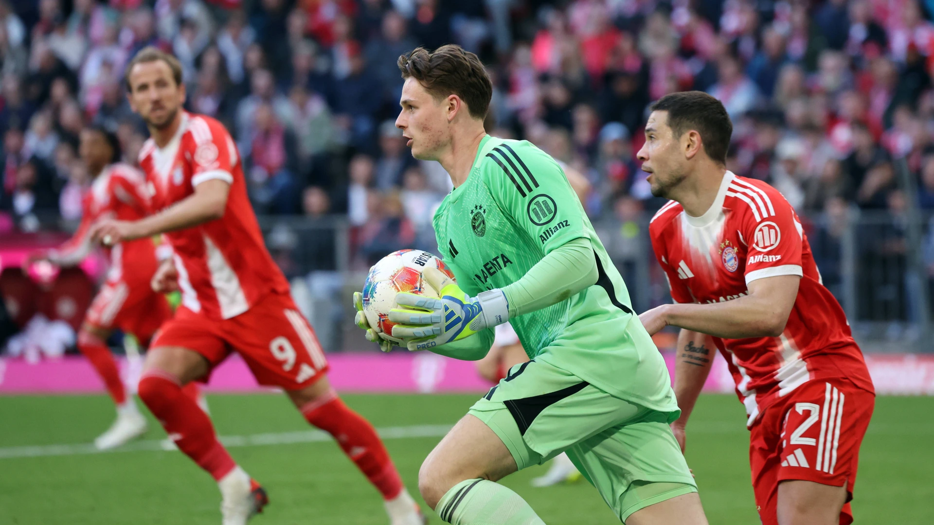 19 04 26 FC Bavaria Munich VfB Stuttgart Germany, Munich, 19 04 2026, Soccer, Bundesliga, Season 2025 2026, FC Bavaria Munich VfB Stuttgart Jonas Urbig FC Bavaria Munich