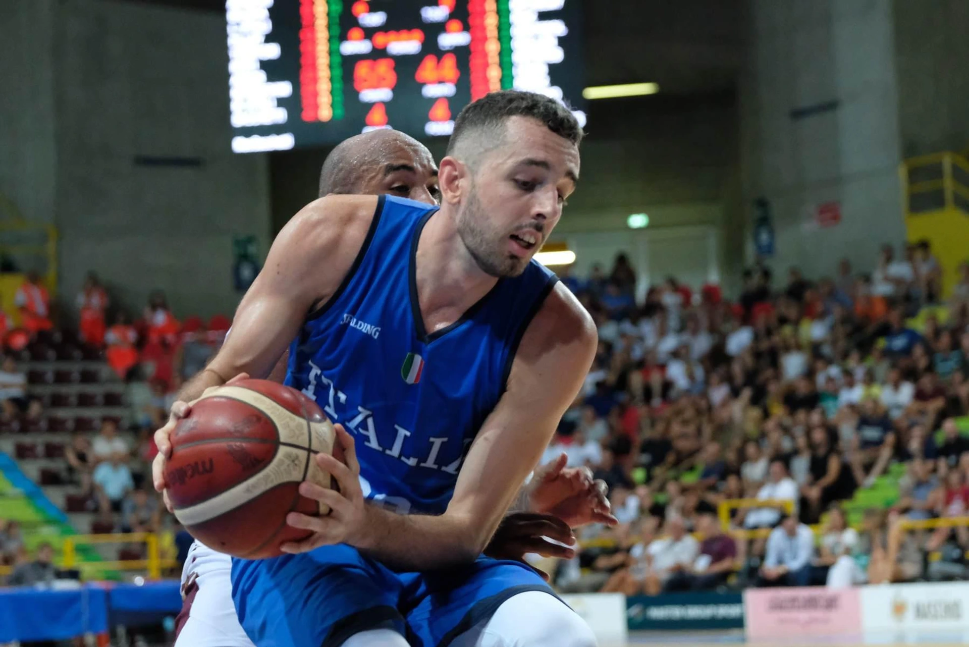 Brescia-Olimpia Milano, che sfida tra Della Valle e Melli