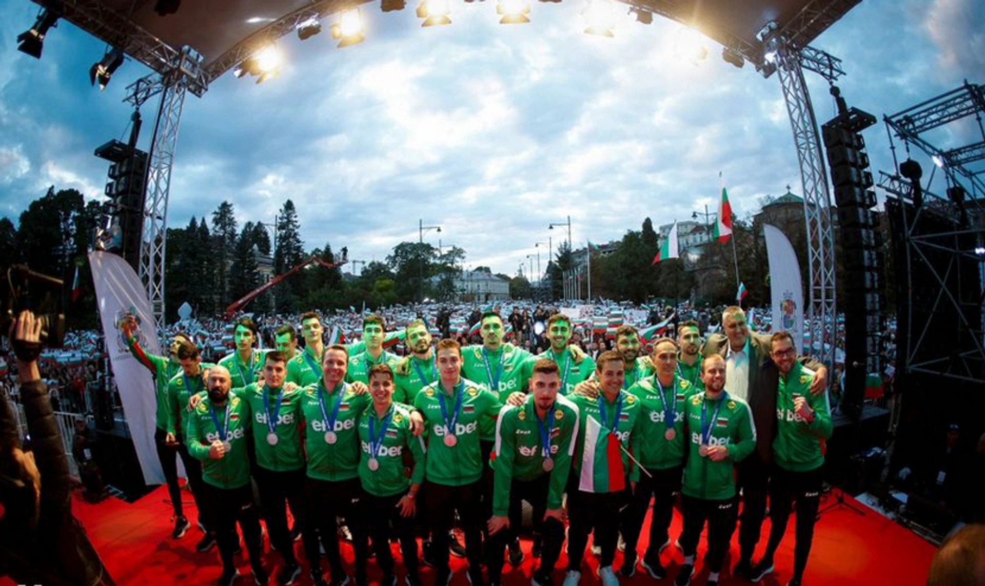 FIVB отбеляза грандиозното посрещане на сребърните медалисти