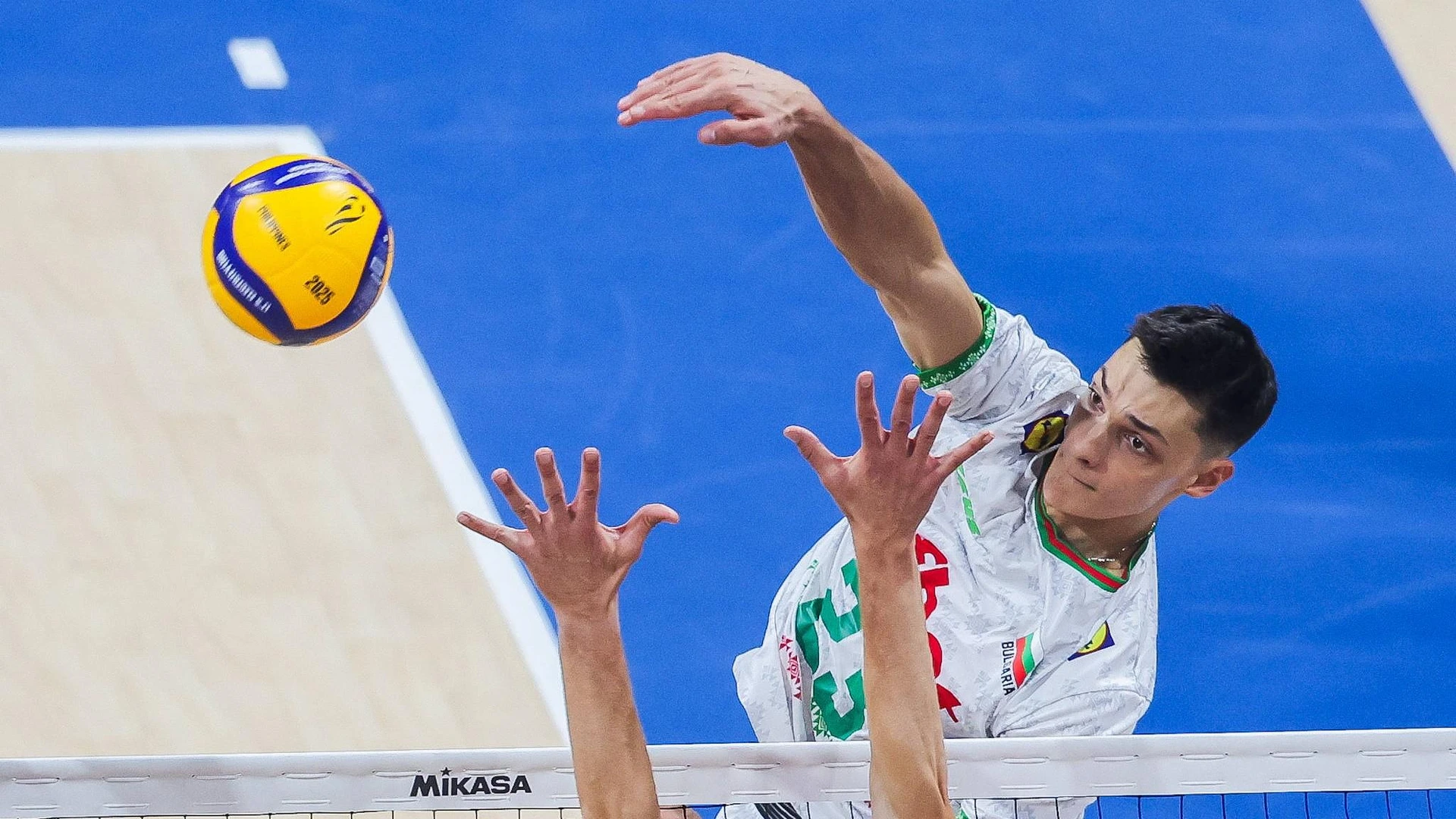 Aleksandar Nikolov of Bulgaria competes during the round of 16 match between Bulgaria and Portugal at the FIVB Men s World Championship, WM, Weltmeisterschaft 2025 in Pasay City, the Philippines, on Sept. 22, 2025.