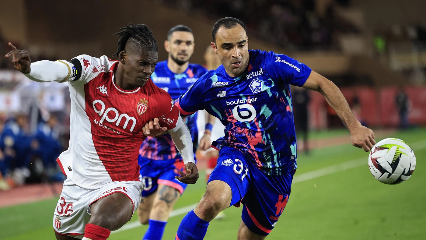 Monaco's Swiss forward #36 Breel Embolo (L) fights for the ball with Lille's Brazilian defender #31 Ismaily (R) during the French L1 match between AS Monaco and Lille (LOSC April 24, 2024