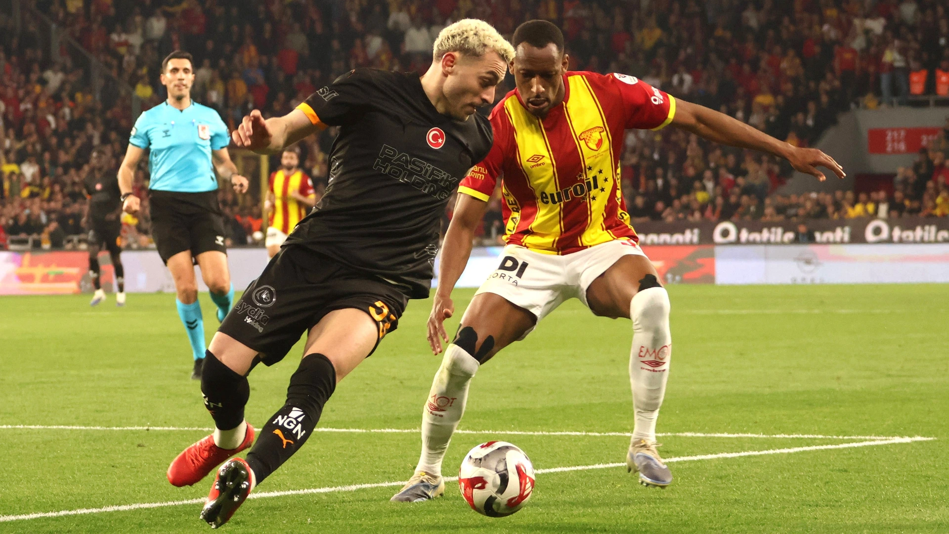 Allan Godoi Santos 3 of Goztepe SK and Baris Alper Yilmaz 53 of Galatasaray SK battle for the ball during the Trendyol Turkish Süper League match between Goztepe SK and Galatasaray SK aon April 8, 2026