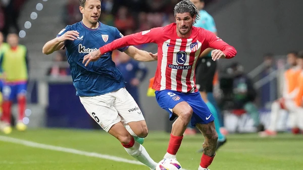 Atletico de Madrid s Rodrigo de Paul (r) and Athletic de Bilbao s Mikel Vesga during La Liga match. April 27,2024.