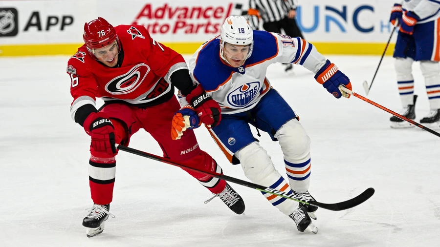 HOCKEY: NHL, la sfida epica tra Vegas e Carolina