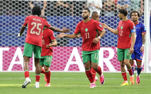 Football - FIFA World Cup, WM, Weltmeisterschaft, Fussball 2026 - Morocco v Haiti - Atlanta, USA. Ismael Saibari of Morocco is congratulated after scoring during the FIFA World Cup 2026 match betwe...