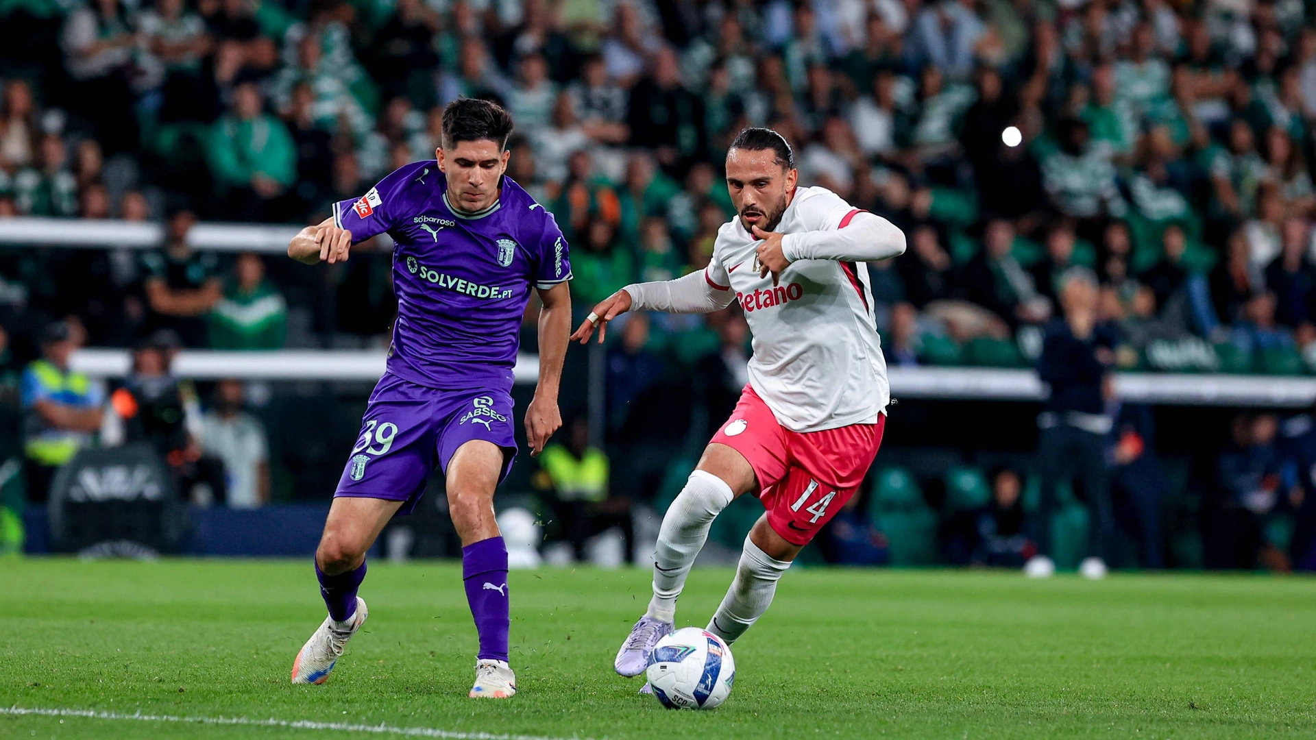Giorgi Kochorashvili midfielder of Sporting CP in action during the Liga Portugal match between Sporting CP and SC Braga at the Estadio Jose Alvalade in Lisbon on October 5, 2025. Liga Portugal Betclic - Sporting CP vs SC Braga