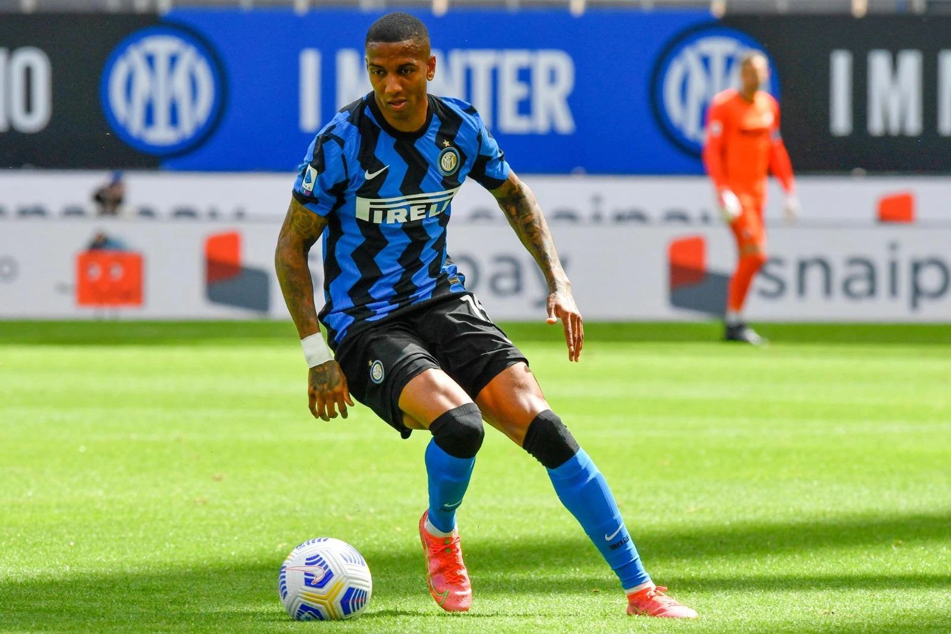 Inter, Young saluta e torna a casa: approda all'Aston Villa