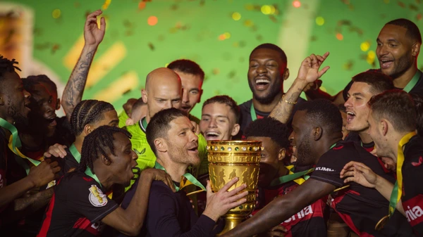 Berlin, Germany. 25th Mai 2024. Trainer Xabi Alonso Leverkusen mit Pokal 1. FC Kaiserslautern - Bayer Leverkusen 25.05.2024 *** Berlin, Germany 25th May 2024 Coach Xabi Alonso Leverkusen with trophy 1 FC Kaiserslautern Bayer Leverkusen 25 05 2024