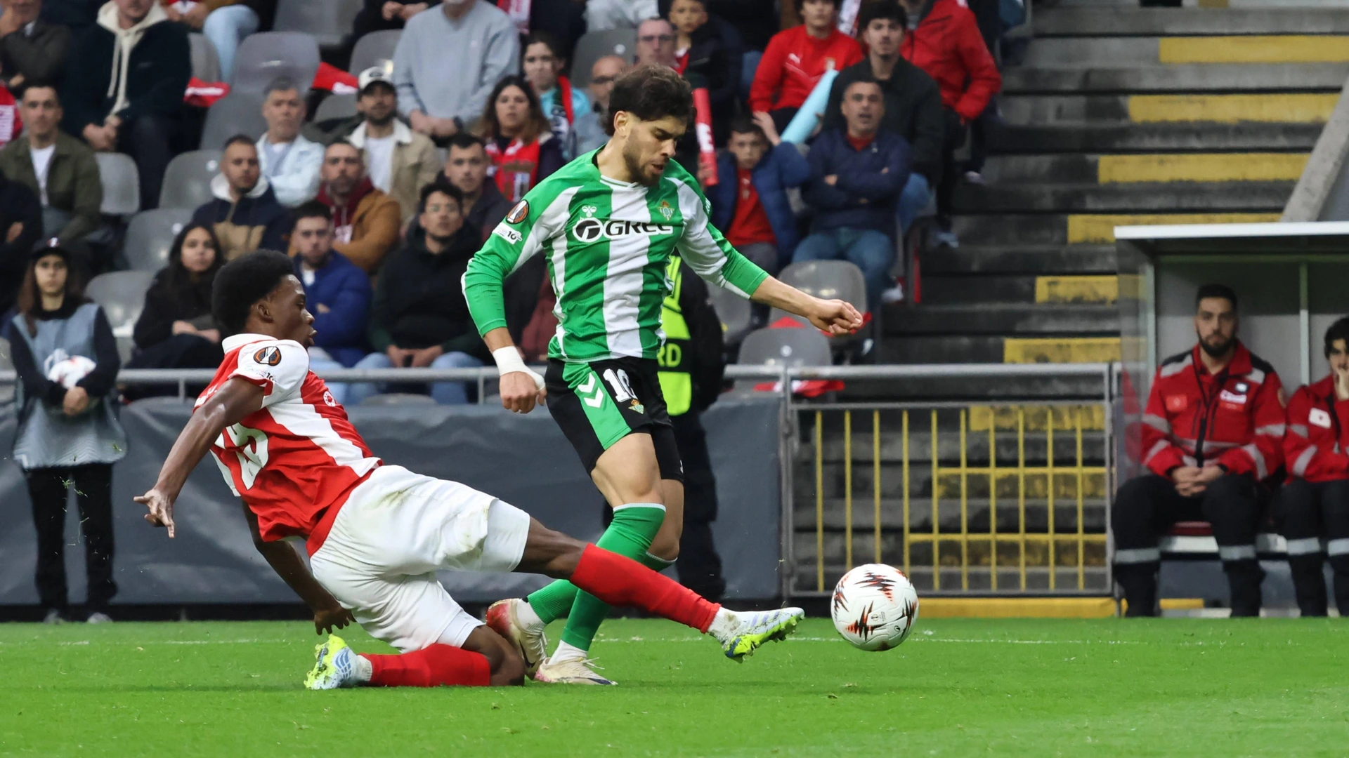SC Braga vs Real Betis - UEFA Europa League Lance do penalti de Gorby sobre Ez Abde durante partida entre Braga vs Real Betis valida pela Europa League no Estadio Municipal de Braga, Braga, Portugal