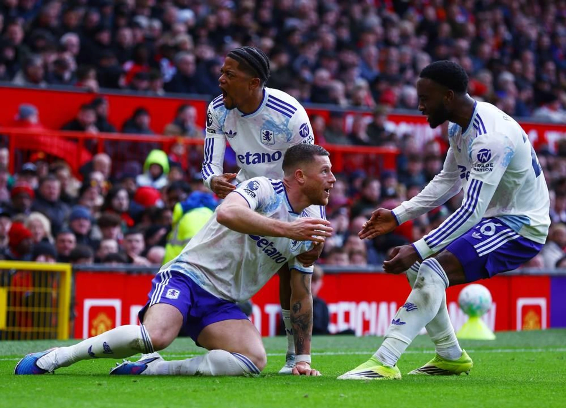 Ross Barkley of Aston Villa celebrates scoring a goal to make it 1-1 Manchester United, ManU v Aston Villa, Premier League, Football, Old Trafford, Manchester, UK - 15 Mar 2026Manchester Old Trafford United Kingdom EDITORIAL USE ONLY No use with unauthorised audio, video, data, fixture lists, club league logos or live services. Online in-match use limited to 120 images, no video emulation. No use in betting, games or single club league player publications. PUBLICATIONxINxGERxSUIxAUTxHUNxGRExMLTxCYPxROUxBULxUAExKSAxCHNxDENxINDxITAxPORxESPxSWExTURxMEXxCOLxVENxPERxECUxBRAxARGxCHIxURUxPARxPANxONLY Copyright: xMattxWest Shutterstockx 16757312cx