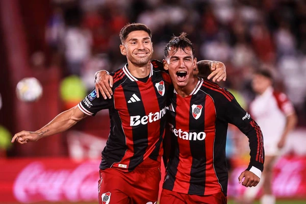 March 12, 2026, Buenos Aires, Argentina: Gonzalo Montiel of River Plate celebrates with teammate Joaquin Freitas after scoring a second goal during a Torneo Apertura Mercado Libre 2026 match between Huracan and River Plate at Estadio Tomas Adolfo Duco. Final score: Huracan 1:2 River Plate Huracan Vs River Plate In Buenos Aires, Argentina - 12 Mar 2026 PUBLICATIONxINxGERxSUIxAUTxONLY - ZUMAs197 20260312_aaa_s197_323 Copyright: xManuelxCortinax