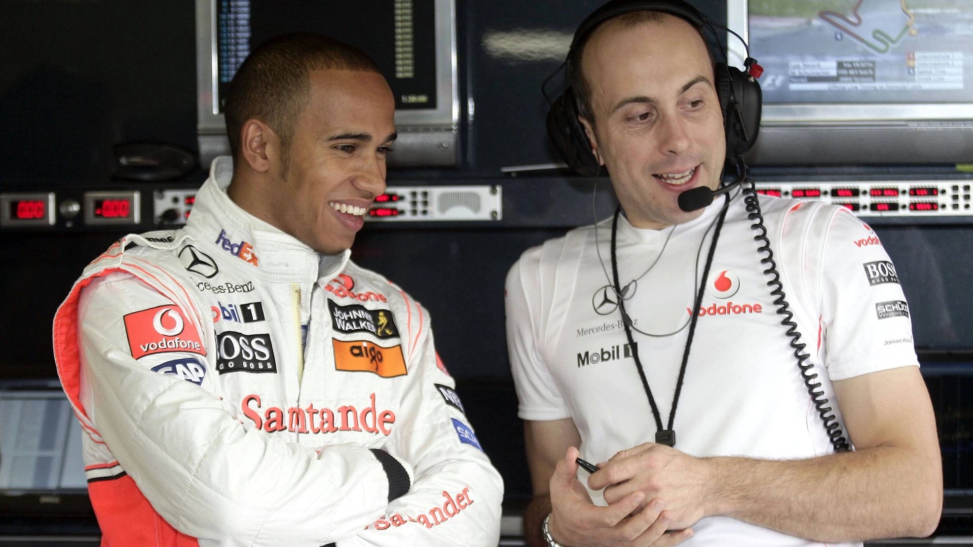 01 08 2008 Copyright imago vertical two Lewis Hamilton England left in Conversation with his Racing engineer Phil Prew Australia both McLaren Mercedes