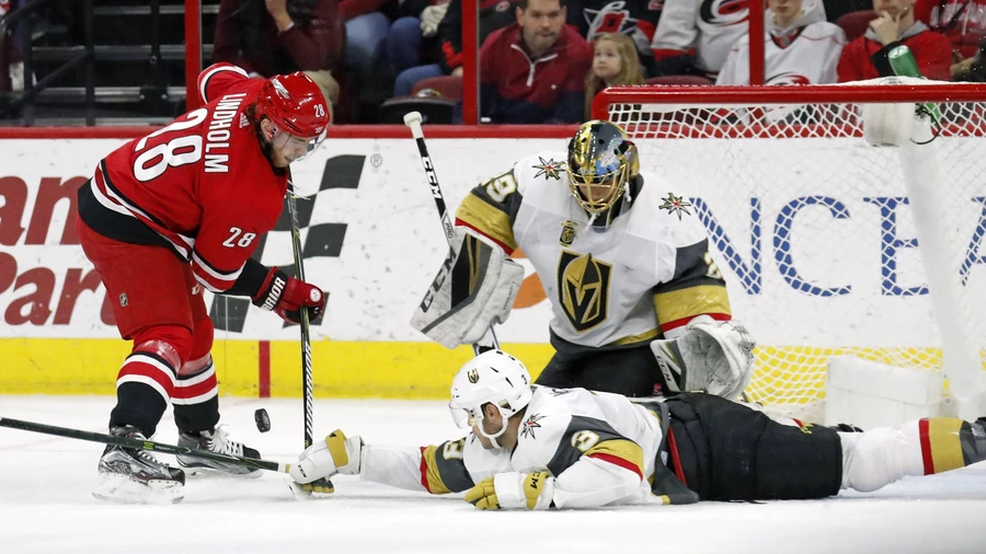 NHL: Поне шест гола в първия финал между Каролина и Вегас