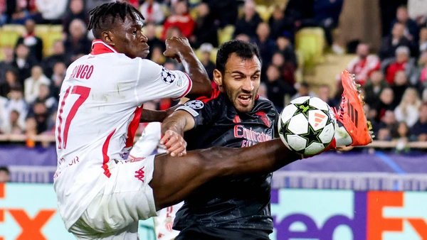 Monaco vs Benfica Vangelis Pavlidis 14 - SL Benfica vies the ball with Wilfried Singo 17 - AS Monaco during Monaco vs Benfica, UEFA Champions League football match in Monaco, November 27 2024