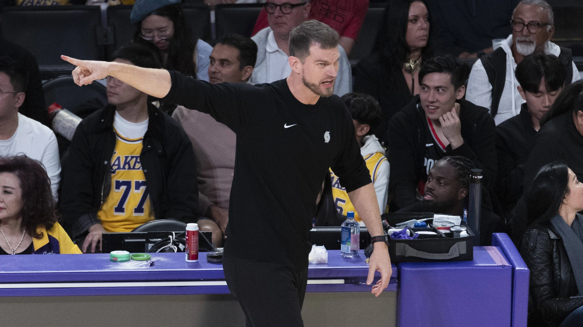27 Oct 2025 Portland Trail Blazers head coach Tiago Splitter directs against the Portland Trail Blazers during an NBA game