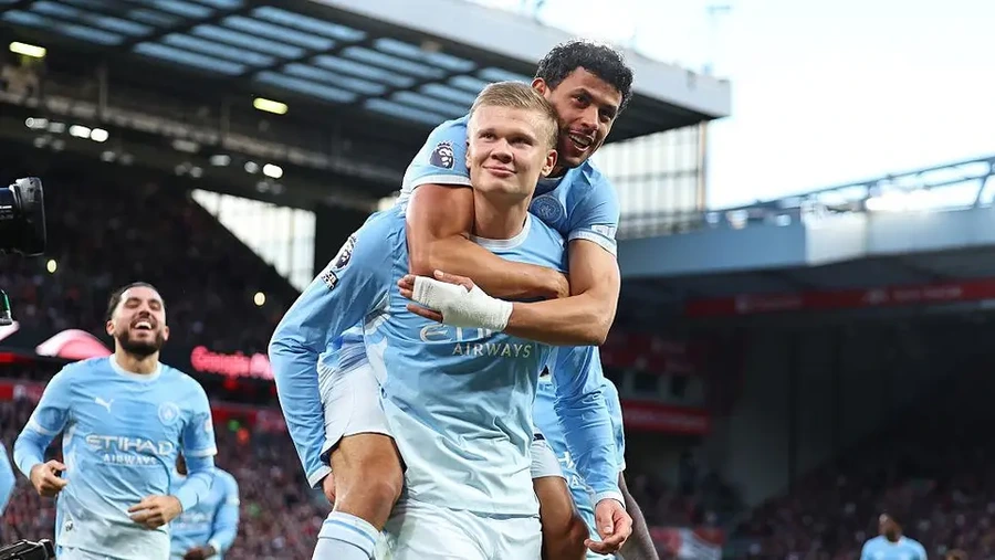 Manchester City trece peste problemele din afara terenului și îi aplică lui Liverpool primul eșec sub Iraola
