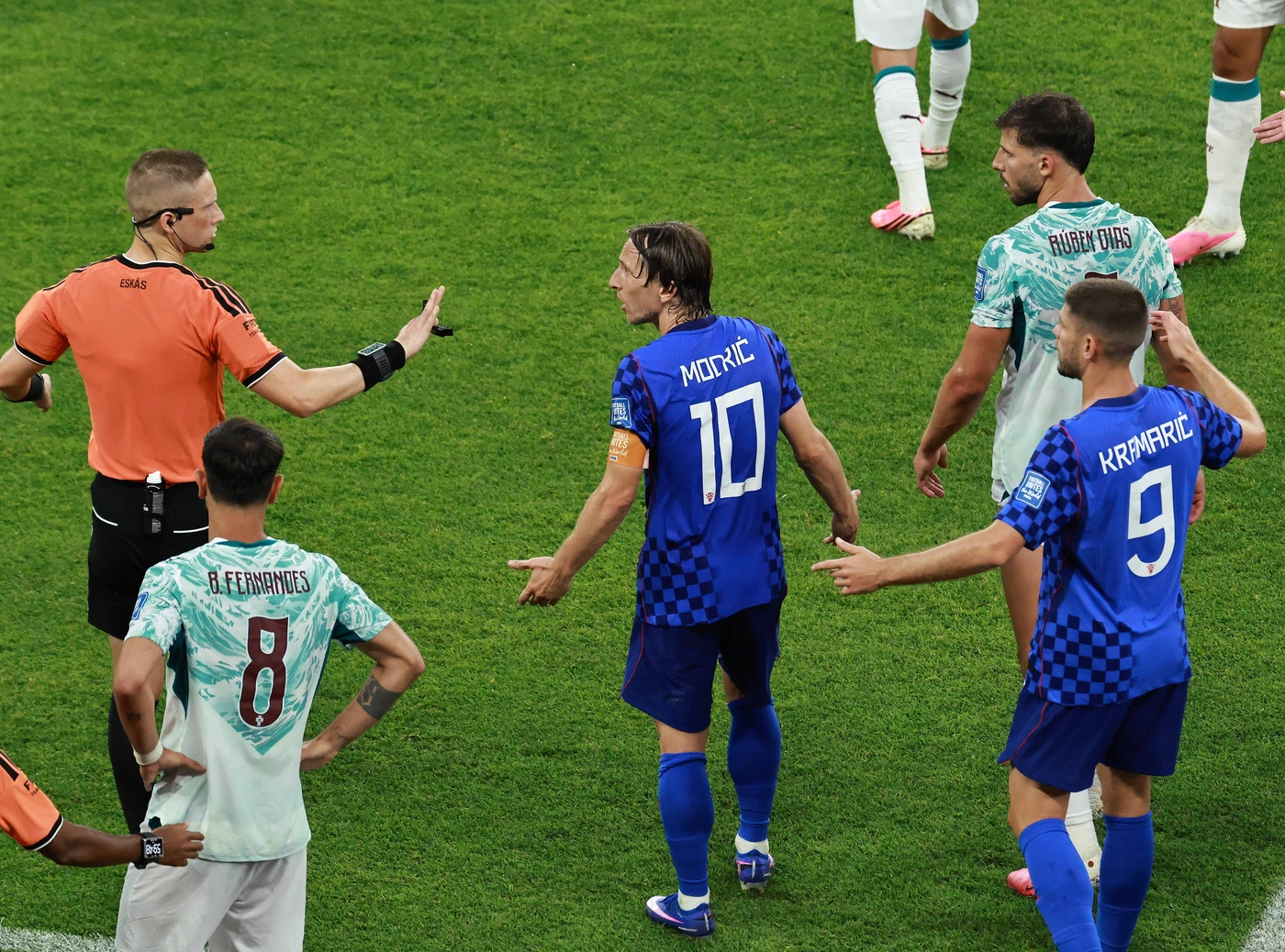 (260703) -- TORONTO, July 3, 2026 -- Luka Modric (3rd L) of Croatia talks to Referee Espen Eskas during the round of 32 match between Portugal and Croatia at the 2026 FIFA World Cup, WM, Weltmeiste...