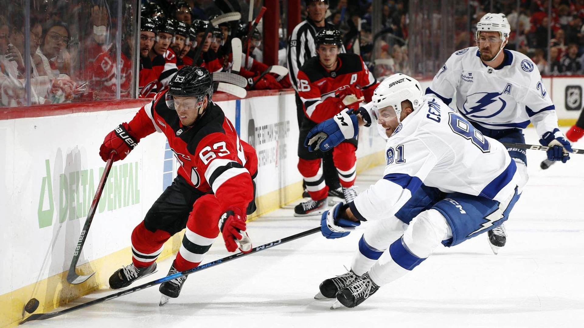 🏒 NHL: Ню Джърси ще спечели гостуването си на Тампа Бей 