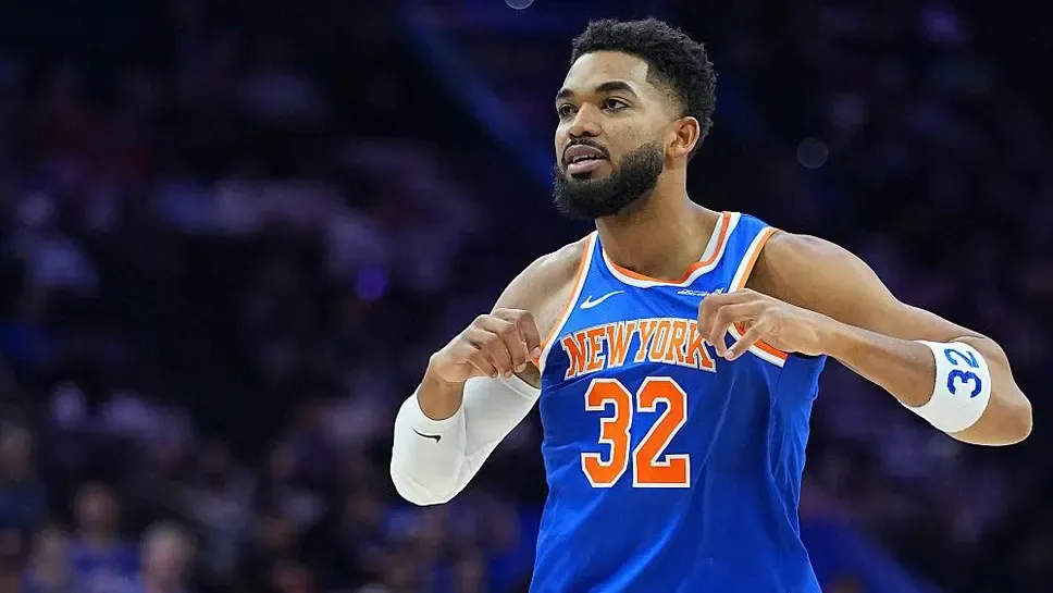New York Knicks put extension talks with Towns and three others on hold until later in the season