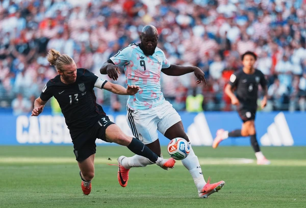 (260707) -- SEATTLE, July 7, 2026 -- Romelu Lukaku (R) of Belgium vies with Tim Ream of the United States during the round of 16 match between the United States and Belgium at the 2026 FIFA World C...
