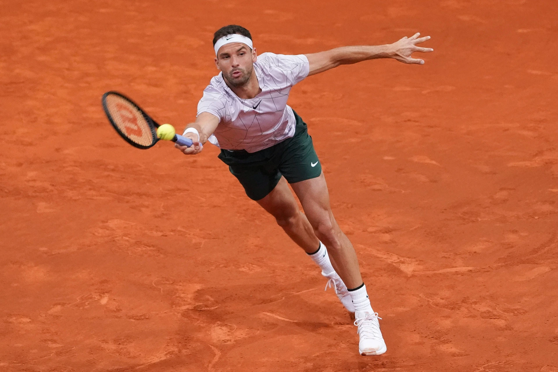 Mutua Madrid Open - Day Five Grigor Dimitrov of bulgaria plays during their First Round match against Maxime Cressy of USA on day five of the Mutua Madrid Open at La Caja Magica on May 02, 2022 in Madrid, Spain. Madrid Spain PUBLICATIONxNOTxINxFRA Copyright: xOscarxGonzalezx originalFilename:gonzalez-notitle220502_nppfp.jpg