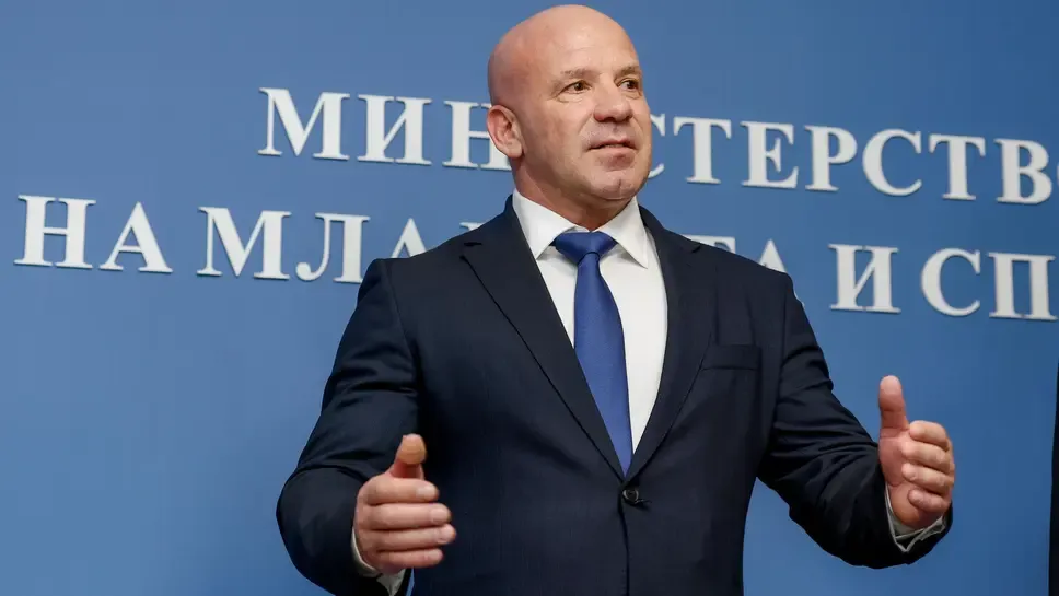 Министърът на спорта: Не знам дали "Армията" ще бъде отворена в срок