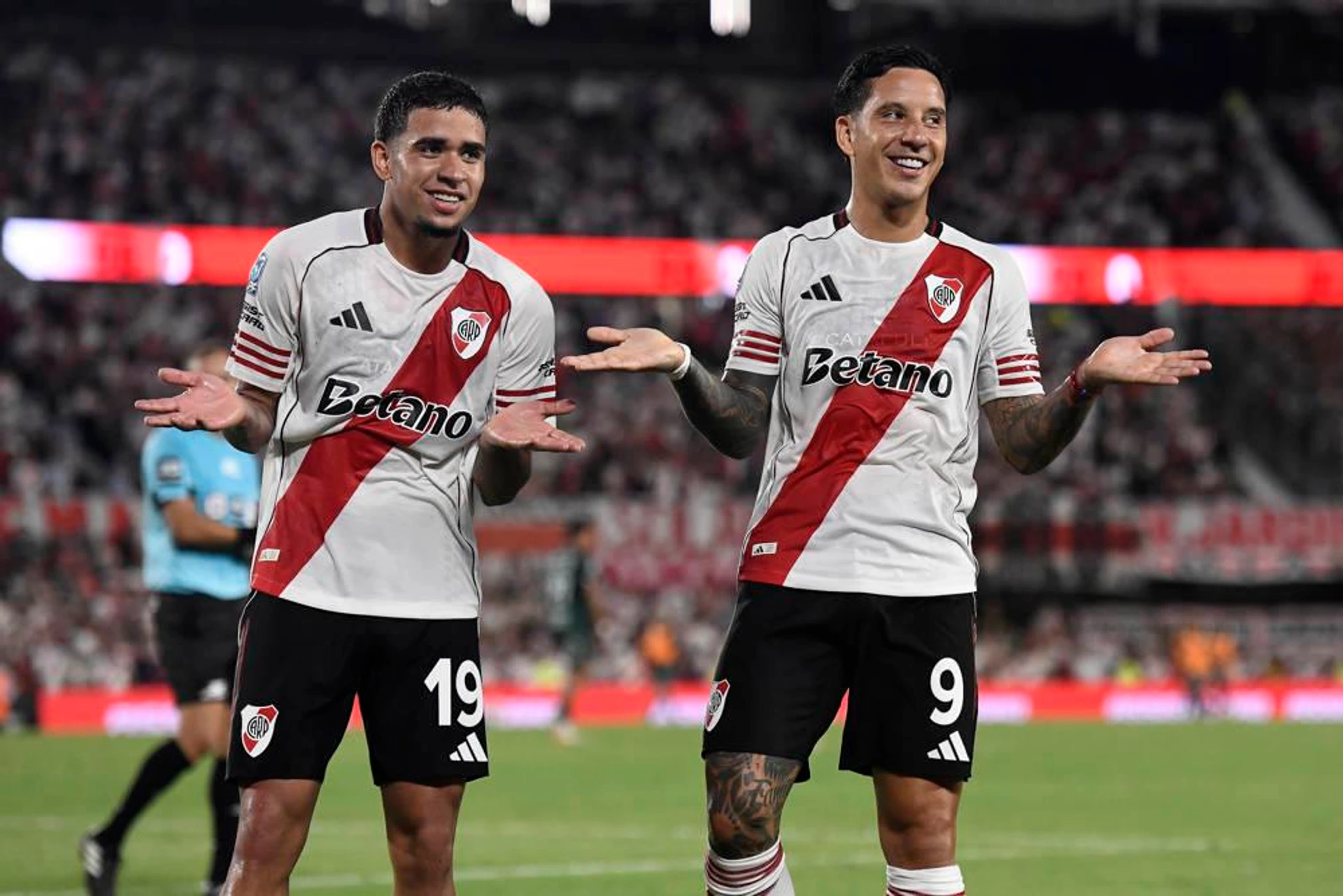Sebastian Driussi and Kendry Paez of River Plate, celebrate the goal during the match between River Plate and Sarmiento de Junin for the 2026 Torneo Apertura. The match took place at the Mas Monumental Stadium. in Buenos Aires, Argentina, on March 15 2026. (Photo by Diego Haliasz Imago) Buenos Aires Argentina Copyright: xDiegoxHaliaszx
