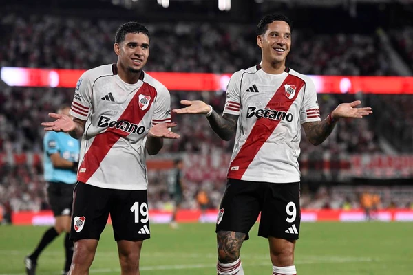 Sebastian Driussi and Kendry Paez of River Plate, celebrate the goal during the match between River Plate and Sarmiento de Junin for the 2026 Torneo Apertura. The match took place at the Mas Monumental Stadium. in Buenos Aires, Argentina, on March 15 2026. (Photo by Diego Haliasz Imago) Buenos Aires Argentina Copyright: xDiegoxHaliaszx
