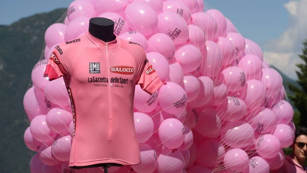 GIRO D'ITALIA: La storica Maglia Rosa
