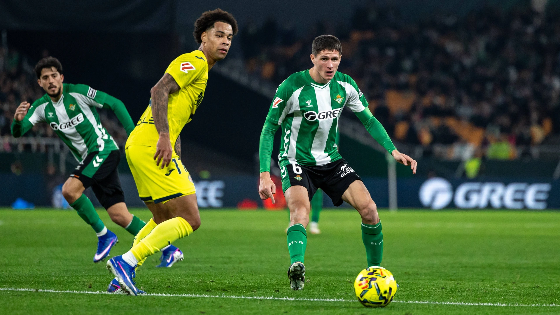 Sergi Altimira of Real Betis in action during to the LaLiga Ea Spots match between Real Betis and Villarreal CF at Estadio de la Cartuja on January 17, 2026