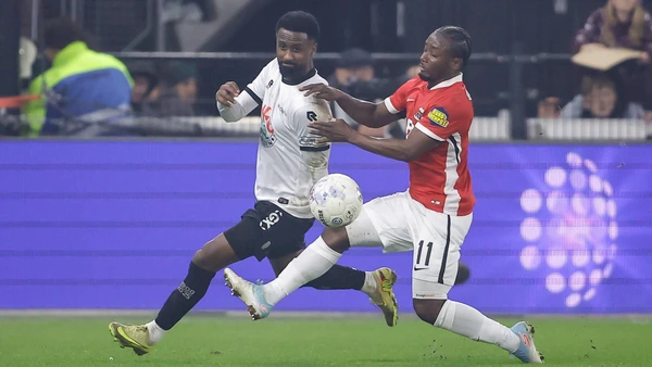 Ibrahim Sadiq of AZ Alkmaar battles for possession with Virgil Misidjan of NEC Nijmegen during the Dutch Eredivisie match between AZ Alkmaar and NEC Nijmegen at AFAS Stadion on January 31, 2026 in Alkmaar, Netherlands.